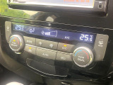 【左右独立型フルオートエアコン】運転席と助手席でそれぞれお好みの温度に設定可能。同乗者にも配慮した、快適な空調をお届け致します。