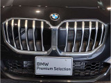 ☆BMWの代名詞とも言える【キドニーグリル】一目見ただけでBMW車であると認識できる確固たるアイコンとして存在感を放ちます☆