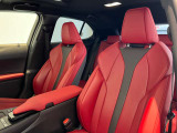 F SPORT専用スポーツシートでホールド感◎!レザーの質感も良く、快適性とデザイン性を両立しています。