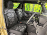 運転席まわりには十分なスペースがあり、大柄な方でもゆったり運転していただける環境です。