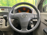 インテリアに合わせたデザインのステアリングは、運転される方のことも考え、運転しやすい形状、大きさです。是非一度、実際に触ってお確かめください。