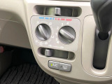 寒い冬も暑い夏も全席に快適な空調を届けてくれる、ダイヤル式エアコンを装備♪