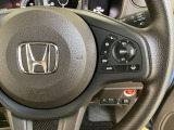 ハンドルにHondaセンシング系のクルーズコントロールやレーンキープアシストなどの操作スイッチが装備されています。ハンドルから手を離さず安全に操作できます。