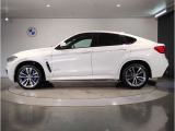 BMWではロングホイールベースの採用をしており、すべての車種に適用され、走行中の安定感の向上されております。また室内空間の広さにも貢献しております。