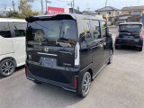 広々とした車内空間に優れた燃費性能。更にデザインも上質で人気のお車です!