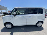 後部座席は両側スライドドアです☆狭い場所での乗り降りや荷物の積み降ろしに便利♪