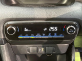 【オートエアコン】一度お好みの温度に設定すれば、車内の温度を検知し風量や温度を自動で調整。暑い…寒い…と何度もスイッチ操作をする必要はありません。快適な車内空間には必須の機能ですね♪