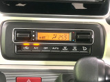 【オートエアコン】一度お好みの温度に設定すれば、車内の温度を検知し風量や温度を自動で調整。暑い…寒い…と何度もスイッチ操作をする必要はありません。快適な車内空間には必須の機能ですね♪