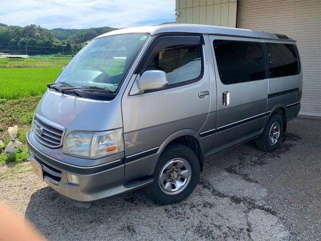 ハイエース 3.0 スーパーカスタムG トリプルムーンルーフ ディーゼル 4WD 8人乗 左側...