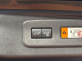 【パワーバックドア】スマートキーや運転席のボタンを押すだけでリアゲートが自動で開閉します!荷物を持っている時や、高い位置にあるバックドアを閉める際に便利な機能です♪