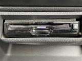 【ETC】有料道路を利用する際に料金所で停止することなく通過できる、ETC車載器(ノンストップ自動料金収受システム機器)が装備されています。セットアップを行うことで利用可能になります。
