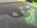 【トヨタセーフティセンス】走行中に前方の車両等を認識し、衝突しそうな時は警報とブレーキで衝突回避と被害軽減をアシスト。より安全にドライブをお楽しみいただけます。