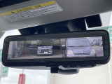【デジタルルームミラー】車両後方カメラの映像をルームミラーに映すことが出来ます。 そのため、後席に人や荷物があって後方が見えづらい場合でもしっかり視界を確保することが出来ます。