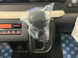 【インパネシフト】シフト操作のしやすいインパネシフトです。足元が広くなりすっきりしますので、大柄な方でも快適に運転ができます。
