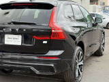 ◆バック/万が一を考え、安全性を重視する方に選ばれているVOLVO車。ドアを開閉するとその重み・厚みに驚くはず