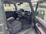 前席はしっかりとした作りで長距離運転も疲れにくいです☆