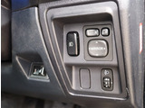 『1台』のお車に対して、3名体制で日々議論を重ね仕入れを行っております。
