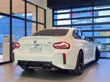 BMWのメカニックによる、100項目の納車前点検エンジン、ミッション、マフラー、電気系統やコンピュータなどを詳細に点検します。交換基準の部品があれば、純正部品を使用し整備した後にお客様にお渡しします。