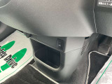 センタークラスター下部には運転席シートヒータースイッチ