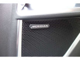 英国のオーディオメーカーMERIDIAN Audioは、その優れたサウンドで高い評価を受けています。数々の受賞歴を誇る同社のサウンドシステムは、長年にわたる音響心理学の研究をもとに、リアルなサウンドを実現。