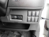 ETCも完備しています。左右のスライドドアを、運転席右横のボタンで、開閉できます。