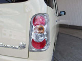 ブレーキランプには視認性に優れたLEDバルブを備えたテールレンズです!