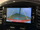 リバースギアに入れるだけで後方の表示へ切り替わります。夜間や雨の日の駐車も楽になりますよ。
