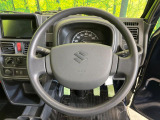 インテリアに合わせたデザインのステアリングは、運転される方のことも考え、運転しやすい形状、大きさです。是非一度、実際に触ってお確かめください。