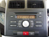 メーカー装着CDチューナー付き!好きな音楽を流して運転をお楽しみいただけます!
