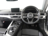 Audiのインテリアはエクステリア同様、優れたデザイン性とクオリティ、そして機能性を兼ね備えております。