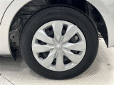 タイヤサイズは165/70R14!納車前の点検時にタイヤ交換させていただきます!ホイールキャップに傷があります。
