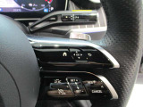 ハンドルスイッチ(右)は、運転中に手を離さず安全に操作できます。マルチファンクションディスプレイを操作します。