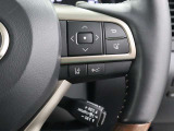 レーダークルーズコントロール(全車速追従機能付)が装備されています。高速道路で定速走行だけでなく、0km/hから約100km/hの広い範囲で先行車との車間距離を適切に保ちながら追従走行ができます。