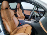 【コックピットシート】BMW車の主役席。車体中央にくる様に配置し車両重心とが一致する事でドライバーと車との一体感あるドライビングを実現。人間工学に基づき形成した形状が長時間のドライブ疲労も軽減します!