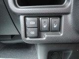 運転席には寒い日に嬉しいシートヒーターがついております!スイッチ一つで切り替えができます!USBソケットもついております。