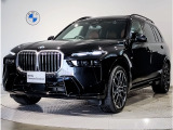 BMW X7 xDrive 40d Mスポーツ ブラックサファイア 入庫致しました。室内はタルトゥーフレザーの6人乗りになります☆またスカイラウンジパノラマサンルーフが室内を上品に演出致します。