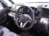 運転席から見たインパネ周りです。シートからはメーターはもちろん、広く周りを見渡せるフロントウィンド&インパネはリラックスして運転に集中することが出来ます!