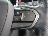 レーダークルーズコントロール(全車速追従機能付)が装備されています。高速道路で定速走行だけでなく、0km/hから約100km/hの広い範囲で先行車との車間距離を適切に保ちながら追従走行ができます。