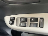 運転席ドア側パワーウィンドウ・ドアミラースイッチ。