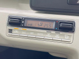 【オートエアコン】一度お好みの温度に設定すれば、車内の温度を検知し風量や温度を自動で調整。暑い…寒い…と何度もスイッチ操作をする必要はありません。快適な車内空間には必須の機能ですね♪