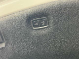 【屋内展示場完備】雨が降っても風が吹いても、暑くても寒くてもゆっくりお車をご覧いただけます⇒