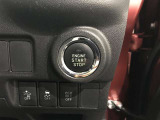 エンジンスタートスイッチです。キーが車内にあれば、エンジンの始動や停止はスイッチを押すだけ!キーを取り出す手間を省き、ワンプッシュで操作できるので簡単でスムーズです。
