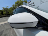 【BMWミラー】視認性の高いスタイリッシュなミラー。自動防眩機能も付いており夜間のドライビングをサポートします。
