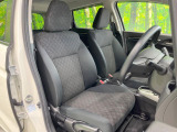 運転席まわりには十分なスペースがあり、大柄な方でもゆったり運転していただける環境です。