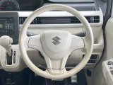 インテリアに合わせたデザインのステアリングは、運転される方のことも考え、運転しやすい形状、大きさです。是非一度、実際に触ってお確かめください。