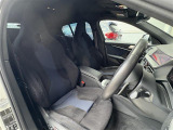内装クリーニングも施しております。内装の綺麗なお車は気持ちが良くオススメさせていただく1つのポイントになっております。