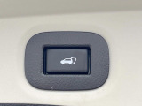 【パワーバックドア】スマートキーや運転席のボタンを押すだけでリアゲートが自動で開閉します!荷物を持っている時や、高い位置にあるバックドアを閉める際に便利な機能です♪