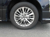 純正アルミホイール装着車です。