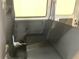 後席はシンプルな座席になっています♪