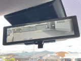 スマートルームミラーなので後席に人や大きな荷物があっても後方確認がしやすいです。